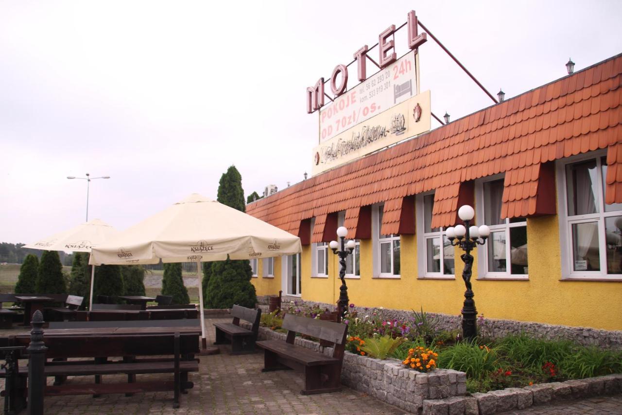 Zajazd Pod Kominkiem - Brzoza Kolo Torunia Exteriér fotografie